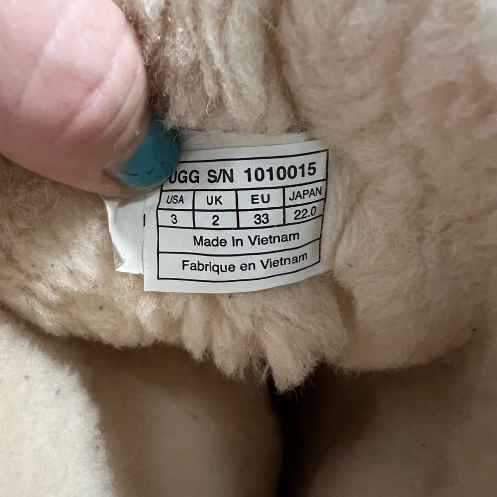 UGG gray pull